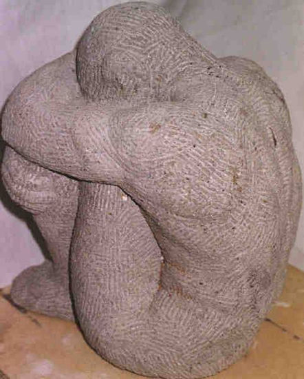 hombre en cuclillas Stone Figurative