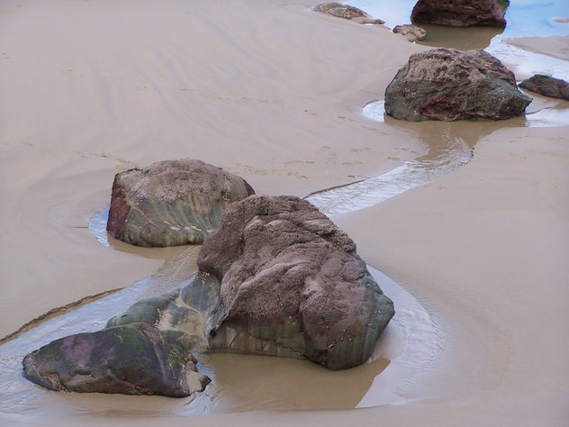 rocas en la arena