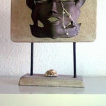 Máscaras sobre peanas thumbnail 1