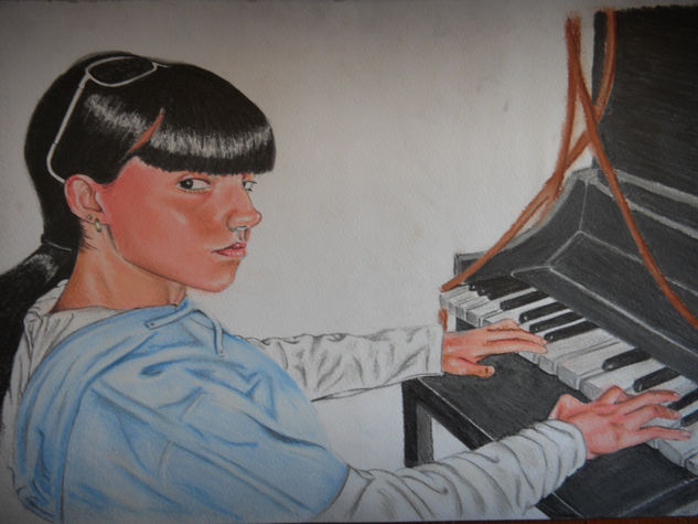 Chica tocando el piano 