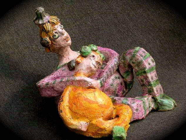 Erase una Pottery Figurative