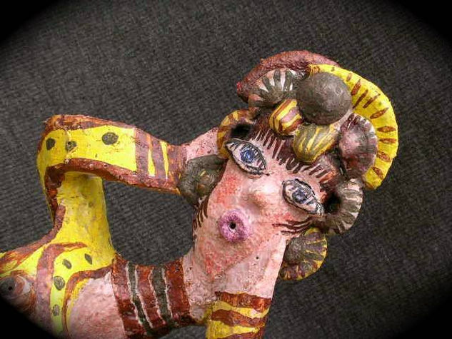 No oigo nada Pottery Figurative