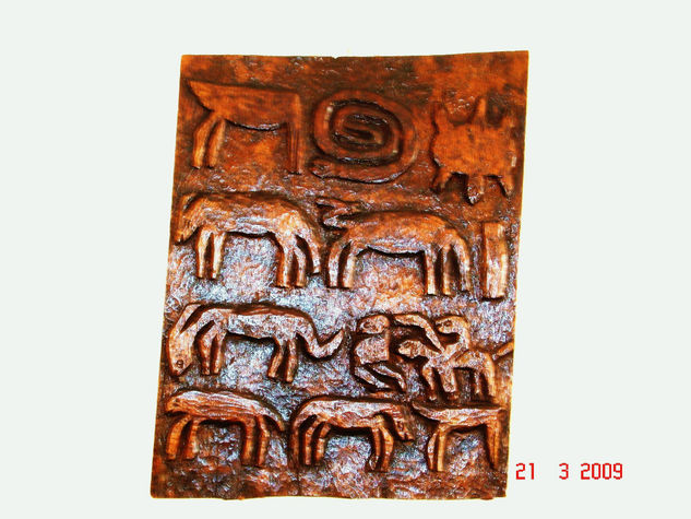 bajo relieve en madera de los demonios de la selva. Espiritus 