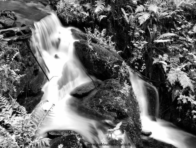 AGUA EN  CASCADA
