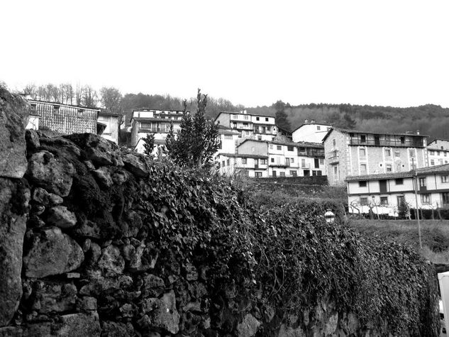 Muro y casas en Candelario 