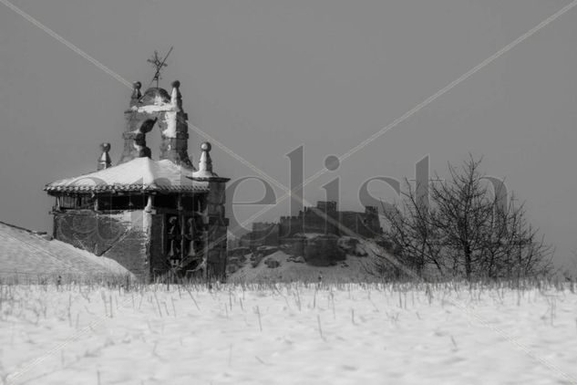 IGLESIA Travel Black and White (Digital)