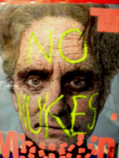 Retrato de Michael Douglas: ¡No Nukes! (2000). Otros Papel Retrato