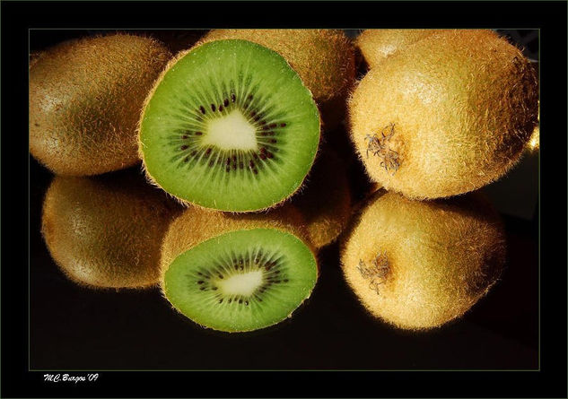 Kiwis Still lifes Color (Digital)