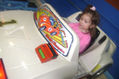 Maryanela de 20 meses de Argentina manejando el coche numero 1