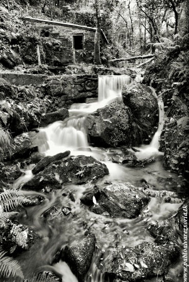 MOLINO CON CASCADA 