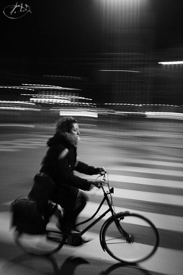 Amsterdam Moments (15) - Chica en bici (1) Otras temáticas Blanco y Negro (Digital)