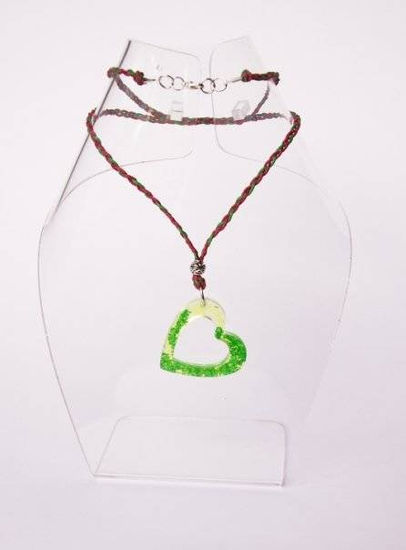 Collar Corazon hueco+ cry. verde+ cordon trenzado verde/fucsia 