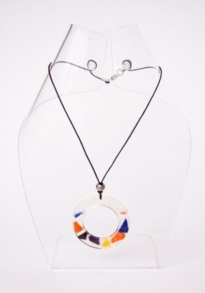 Collar Circulo hueco+ pño. colores+ cordon negro