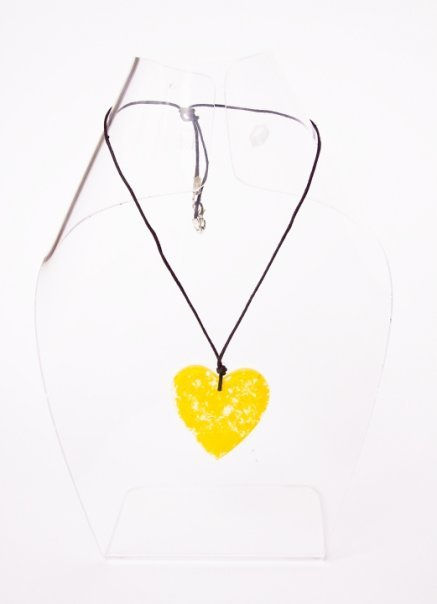 Collar Corazón total+ cry. amarilla+ cordon negro