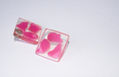 Aretes Par cuadrados+ rompkbzas. fucsia