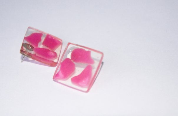 Aretes Par cuadrados+ rompkbzas. fucsia