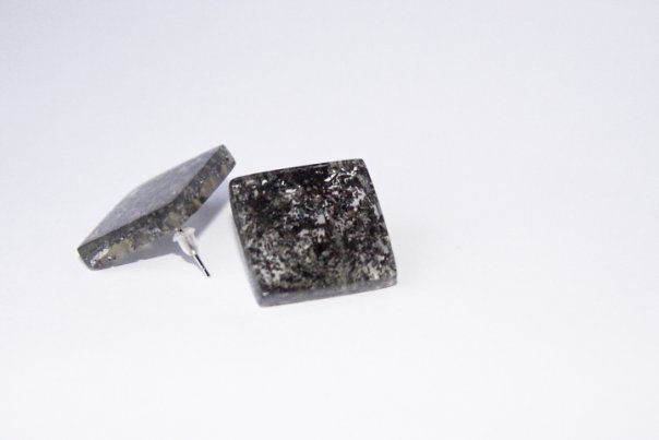Aretes Par cuadrados+ cry. negro