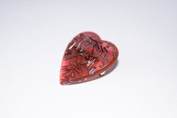 Prendedor Corazon rojo+ almbs.