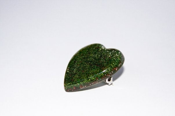 Prendedor Corazon+ bos sal. verde oscuro