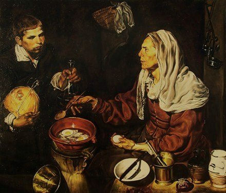 La vieja friendo huevos