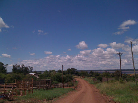Cerca del río