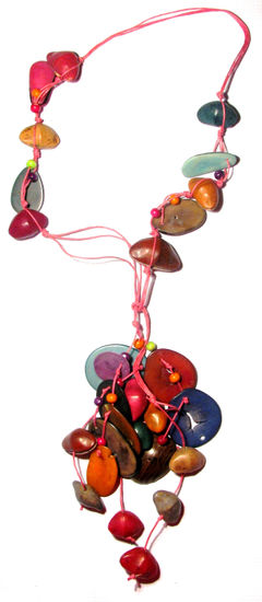 COLLAR EN TAGUA Y SEMILLAS VARIAS. 