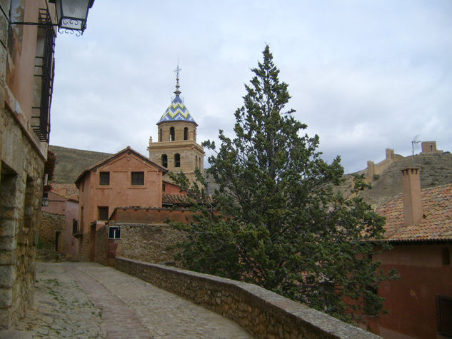 CALLE, TORRE Y MURALLA 