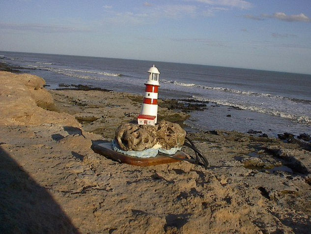 FARO ISLA PINGÚINO 