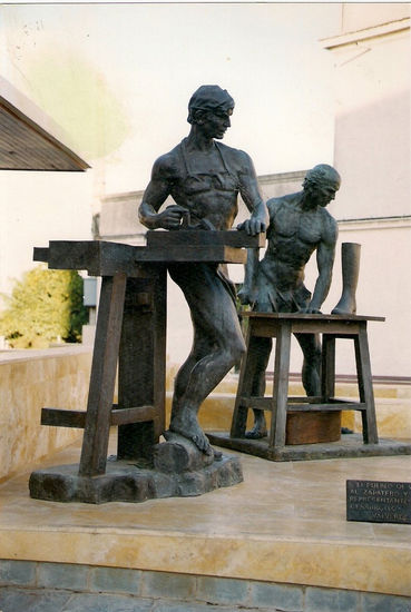 Monumento al carpintero y el zapatero Bronce Figurativa