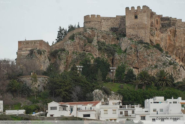 Salobreña monte sin leña mar sin pescado monaguillos chicos y pillos y curas pocos y locs
