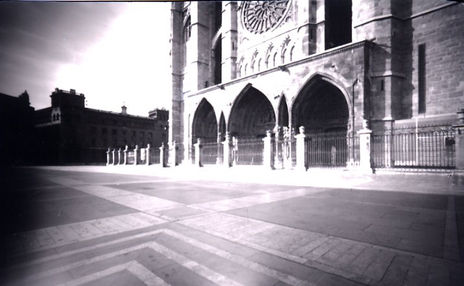 León