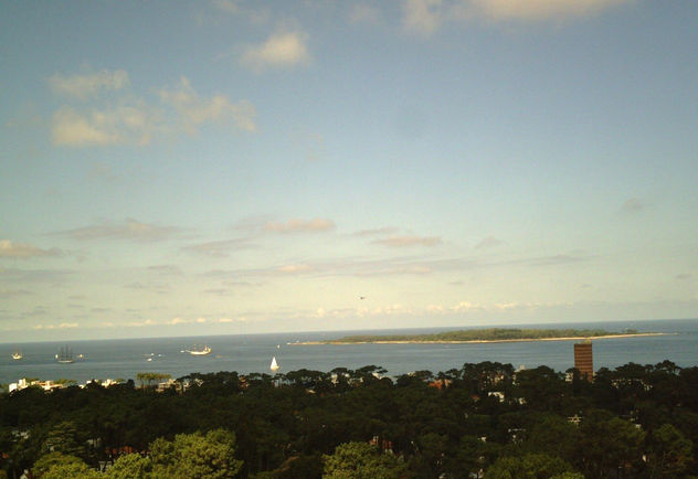 DESDE MI  VENTANA,BAHIA DE  PUNTA  DEL  ESTE,  ISLA GORRITI   Y   VELEROS