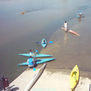Piragüistas en el río
