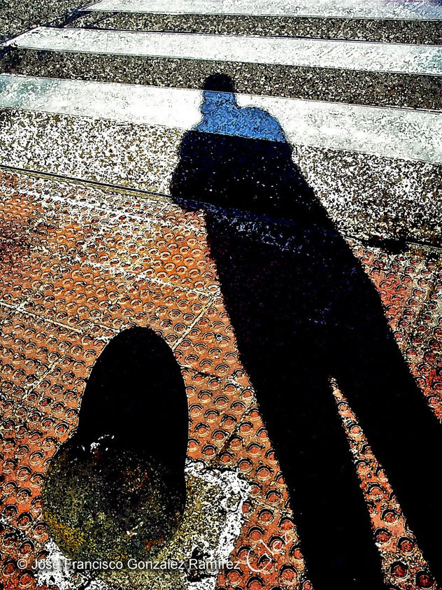 Acompañante serie SOMBRAS