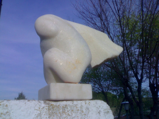 mujer resando
