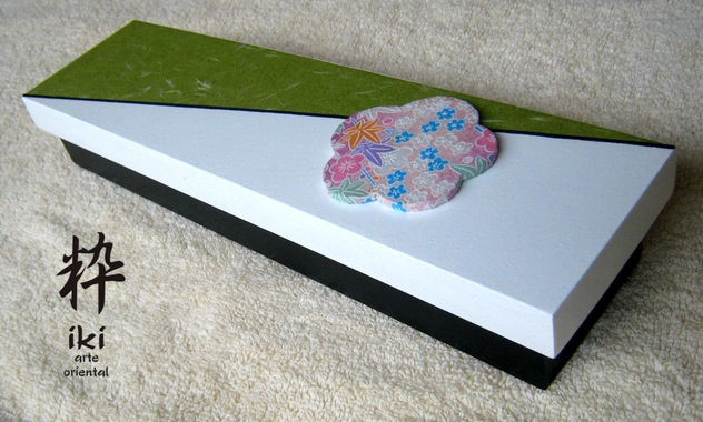 Caja decorativa tapa 8x31cm papeles japoneses