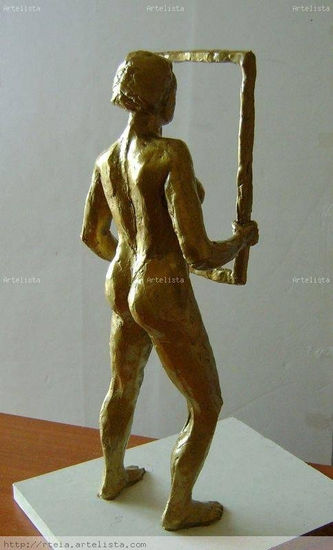 Mirada en espejo Bronze Figurative