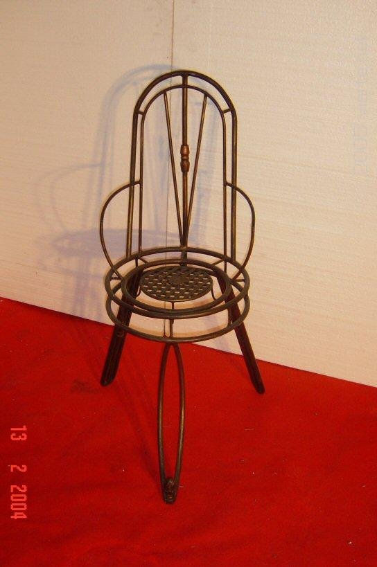 silla de tres pies de hierro unica