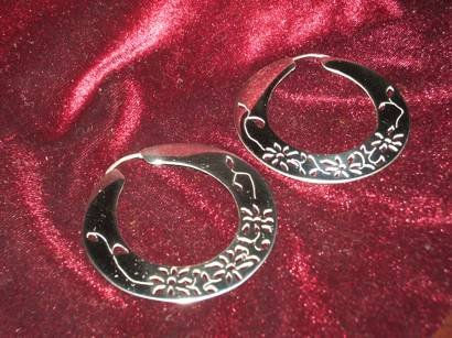 ARETES REDONDOS EN PLATA 925, CALADOS