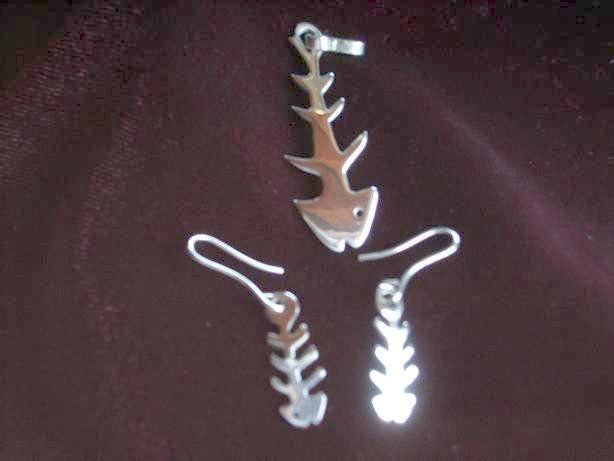 COLGANTE Y ARETES ESQUELETO DE PESCADO. PLATA 925 