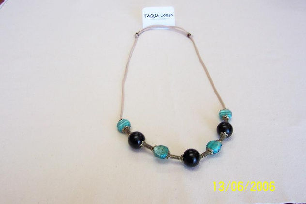 COLLAR DE TAGUA Y CRISTALES