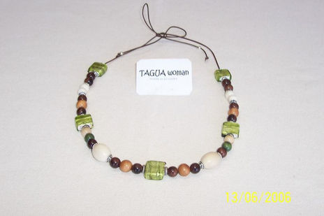 Collar con taguas...