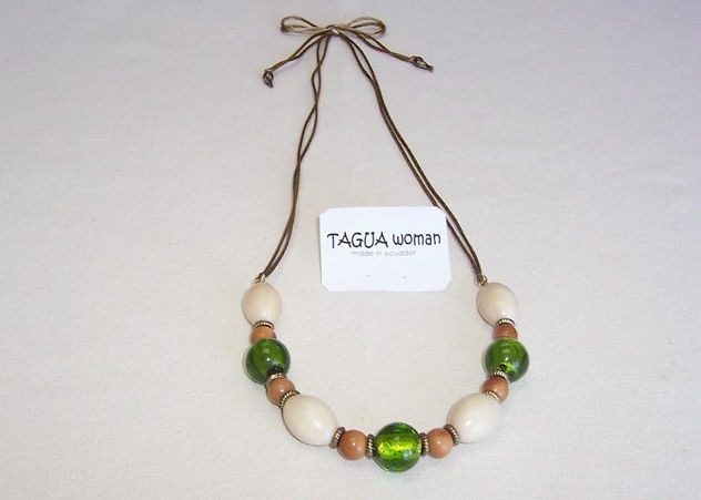 COLLAR DE TAGUA LARGO