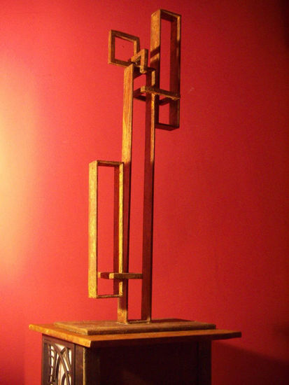 Título Figura urbana 1. Año 2008. Hierro, pátina óxido, alto 67 cm. Iron Abstract