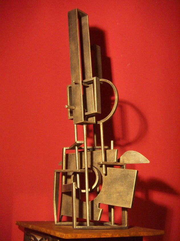 Guitarra en construcción. 2009. Material hierro , pátina bronce, 60cm. alto