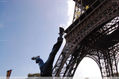 VISITANTE EN EIFFEL( SERIE ARQUITECTURA E INTERIORISMO)