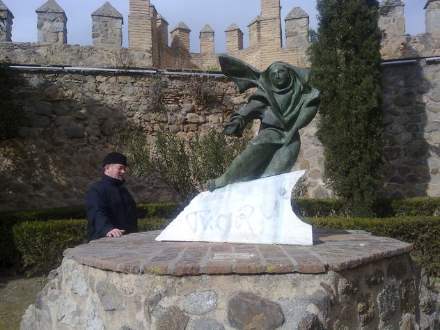 monumento a Santa Teresa de Jesus en Toledo