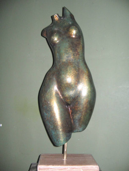 Bust Femenino Otros Figurativa