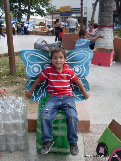 RECICLANDO CON SEMBRANDO MARIPOSAS 