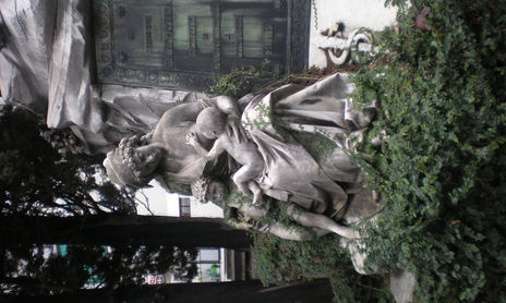 La perfecta igualdad no existe, sino entre los muertos.